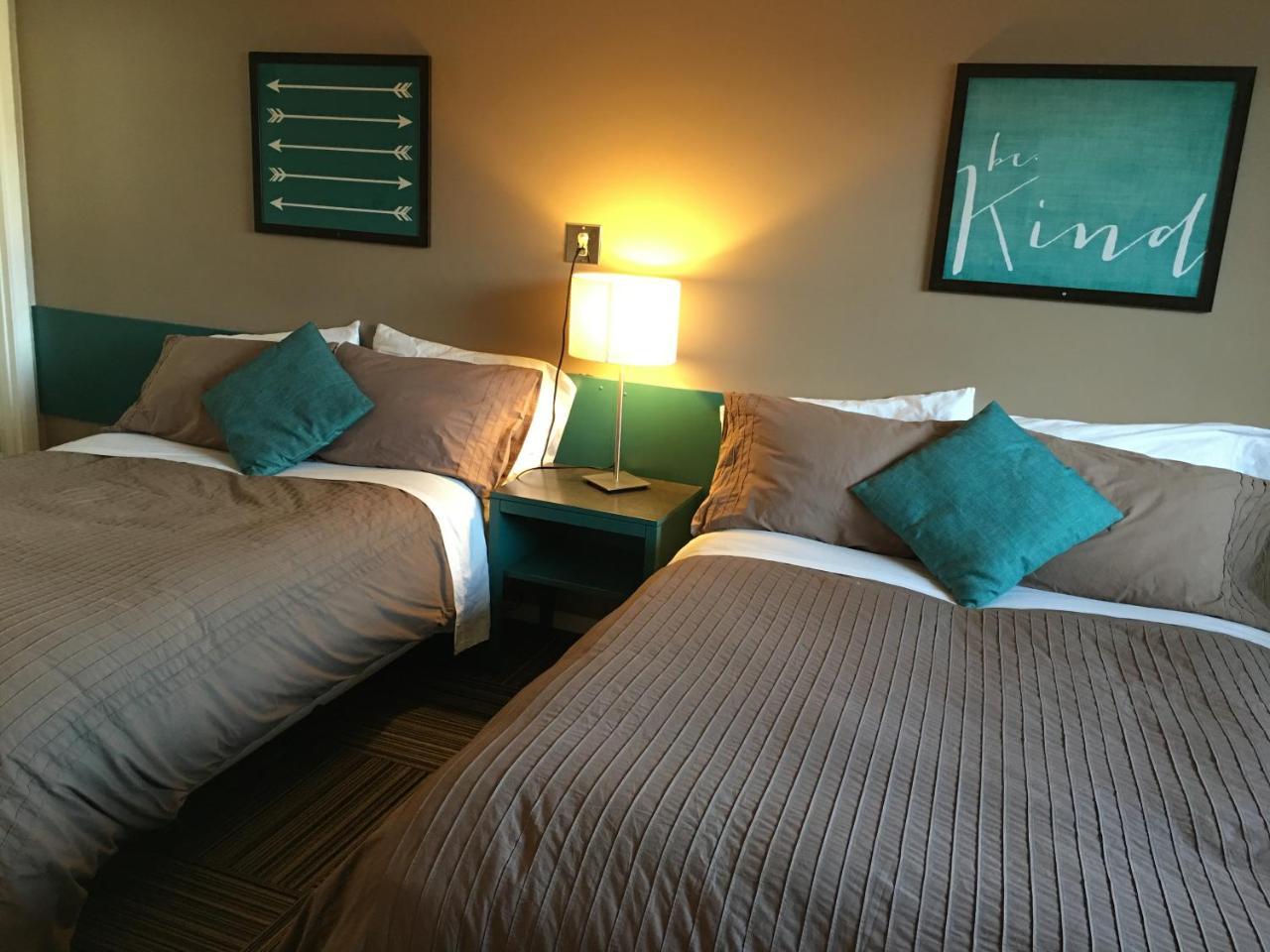 Canterbury Inn Invermere Eksteriør billede